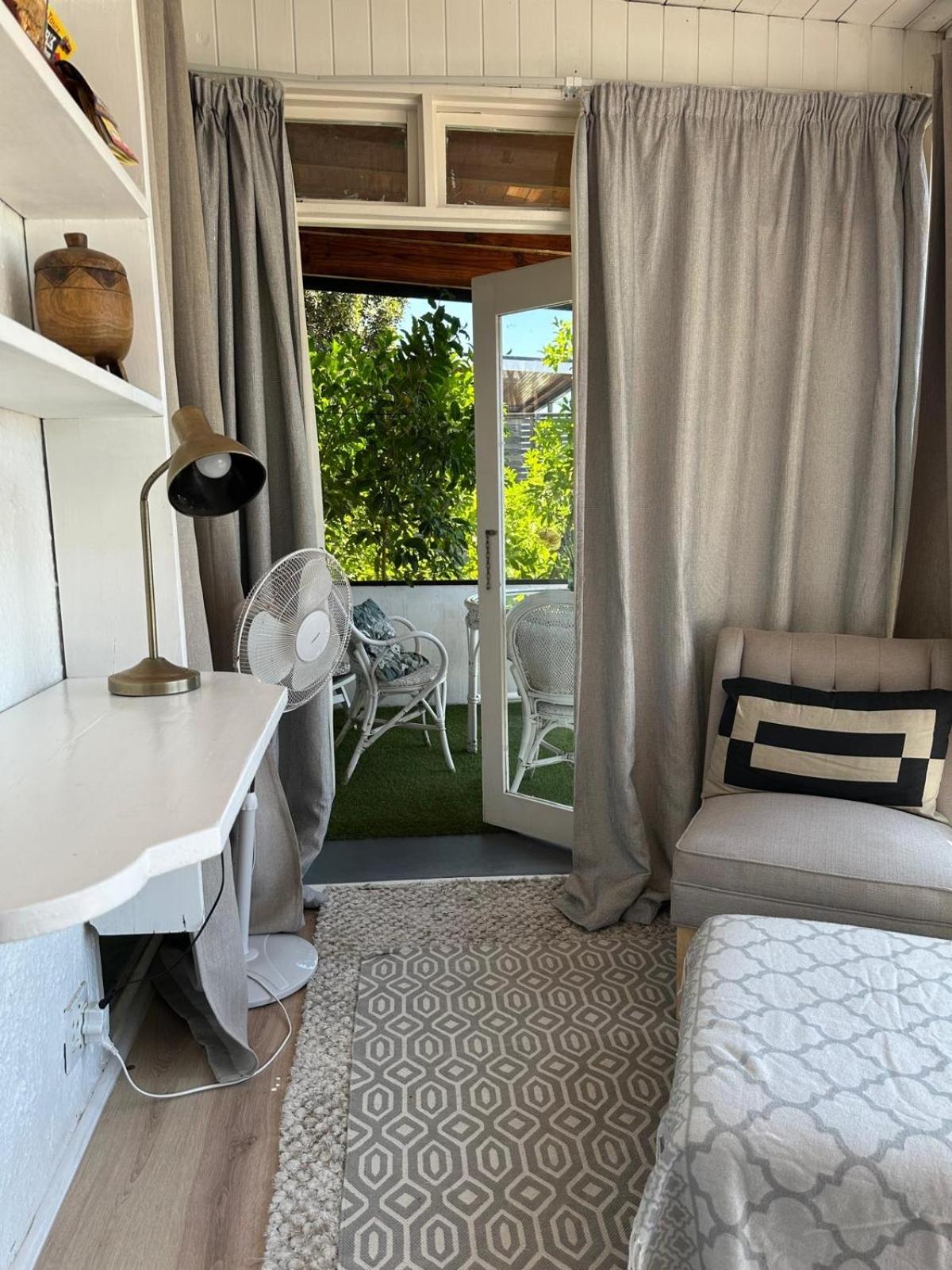 Independent Quaint Flat, Close To Beach Cape Town Ngoại thất bức ảnh